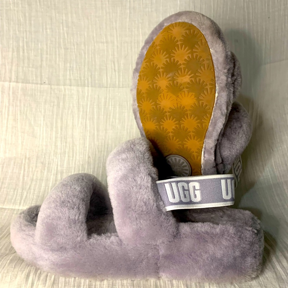 UGG “oh yeah” fluffy slides